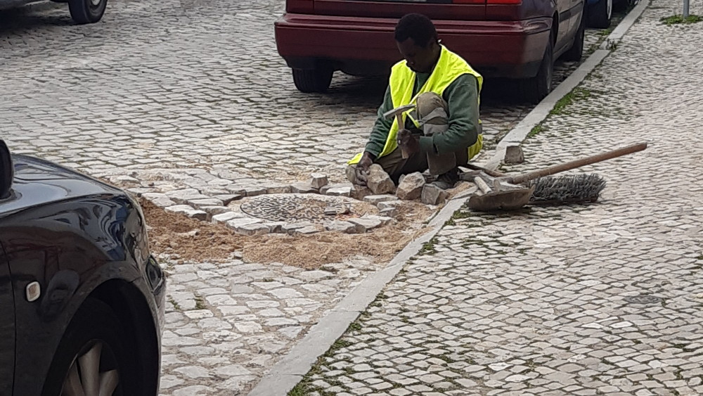 Reparações de calçada na rua São Francisco Xavier