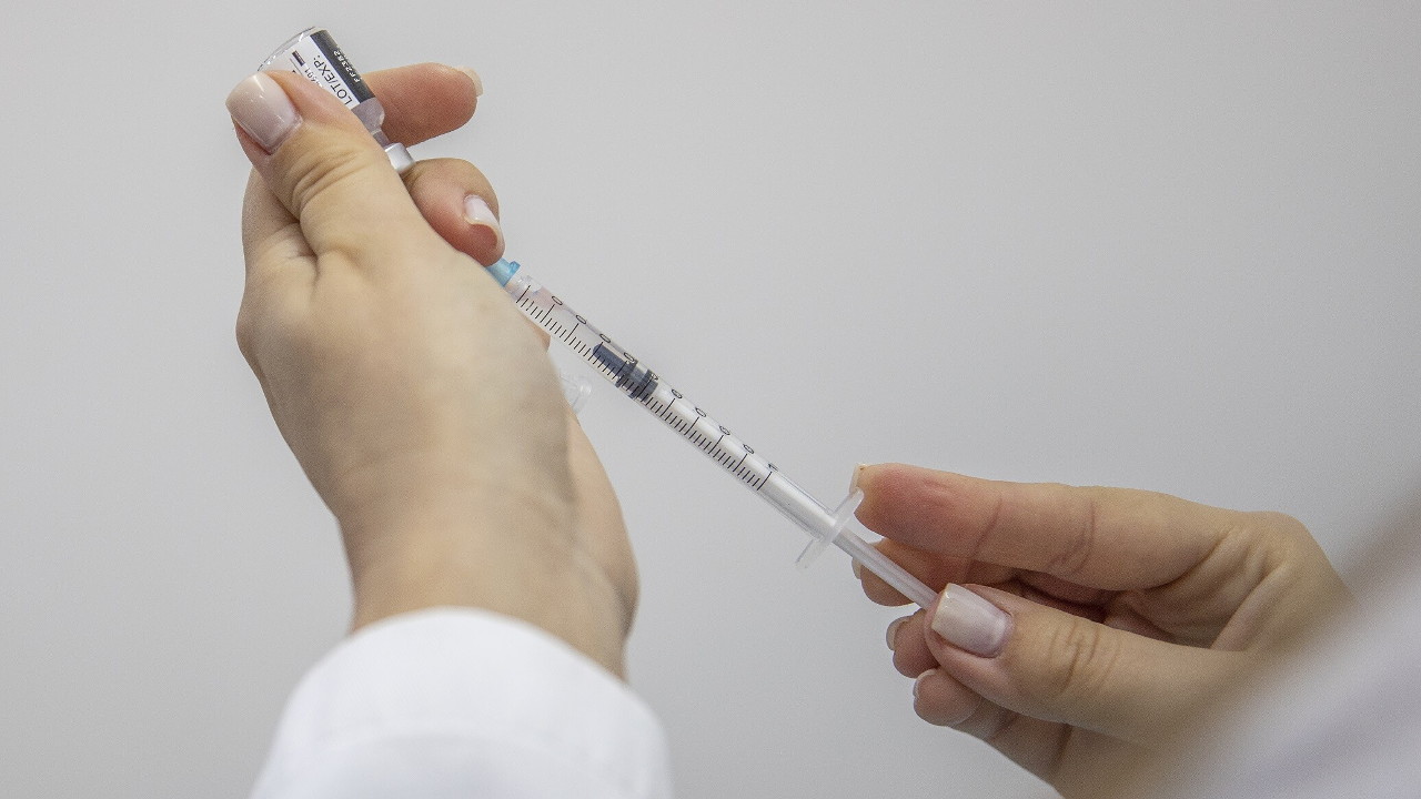 Vacina contra a gripe disponível para maiores de 60 nas farmácias aderentes