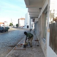 Reparação de calçada na rua Padre José Estevens Dias